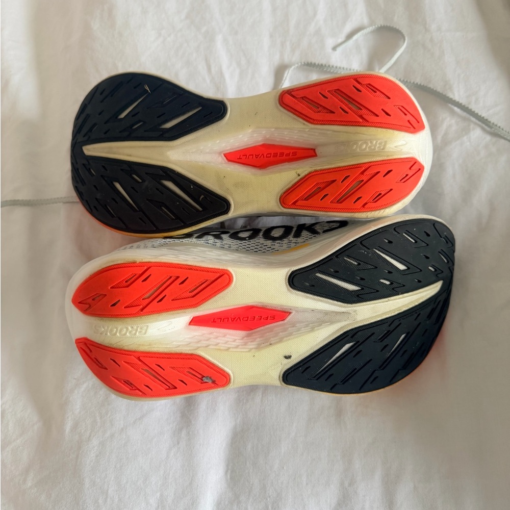 Brooks Hyperion Max — White with Orange and Yellow Fade - Picture 5 of 6